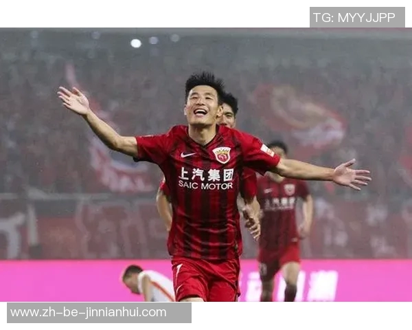 中国足球肌肉男球星是谁 他背后的努力与成就揭秘